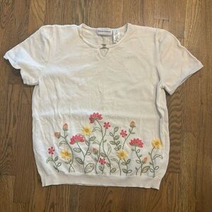 Alfred Dunner Vintage White Floral Beaded Embroidered Screwneck Peakaboo Top